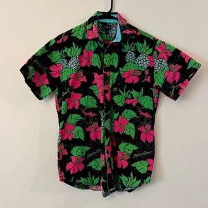 Maui & Sons Button Down Shirt